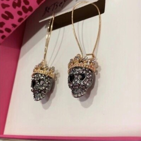 Betsey Johnson 🆕‘’Dark Shadows" Pave Sugar Skull Crystal Drop Earrings. - Picture 2 of 6